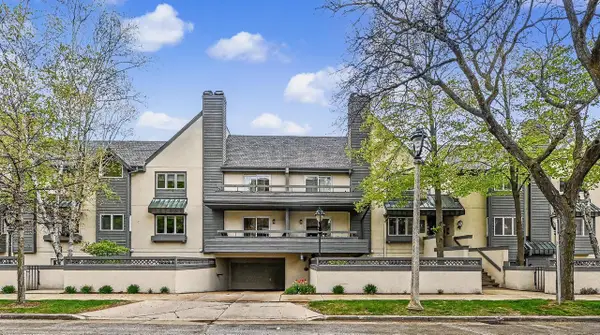 2555 Lake DRIVE #3, Milwaukee, WI 53211