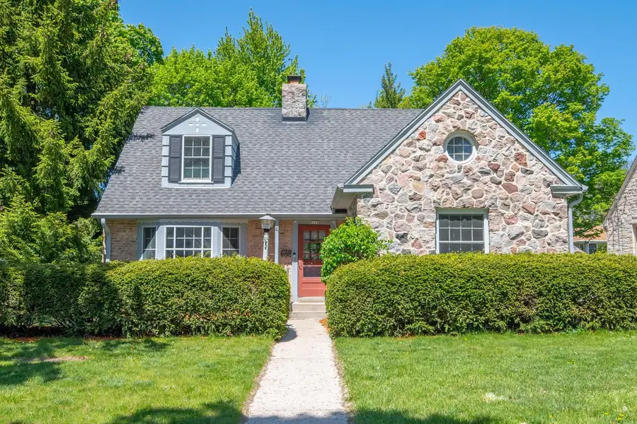 8022 Jackson Park BOULEVARD, Wauwatosa, WI 53213 - #2