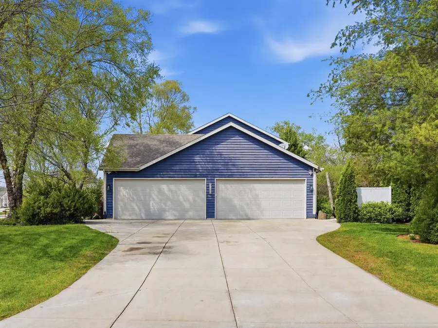 13370 Maple Ridge ROAD, New Berlin, WI 53151 - #2
