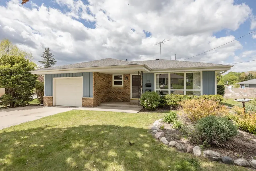 250 S Hine AVENUE, Waukesha, WI 53188 - #2