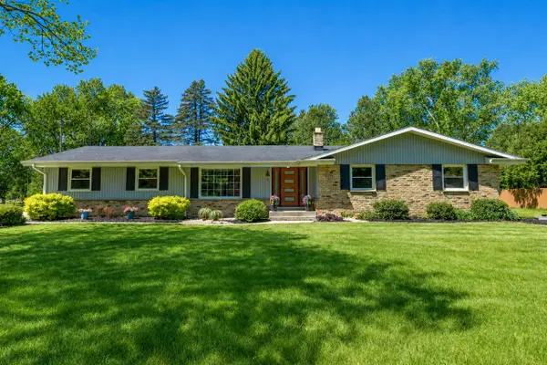 11549 Meadowbrook DRIVE, Mequon, WI 53097