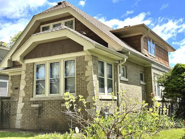 3234 Pine AVENUE #3234A, Milwaukee, WI 53207