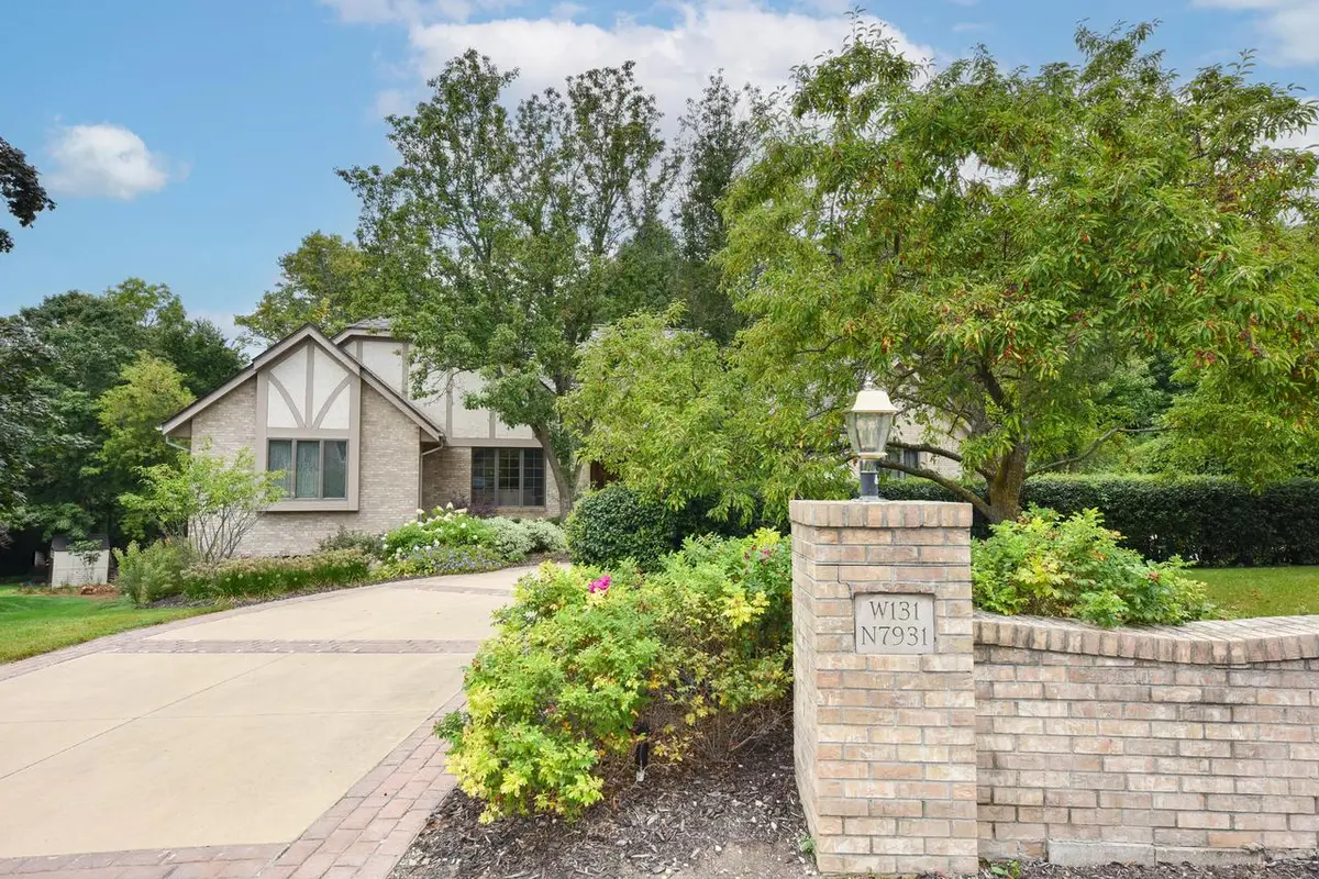 W131N7931 Country Club COURT, Menomonee Falls, WI 53051 - #1
