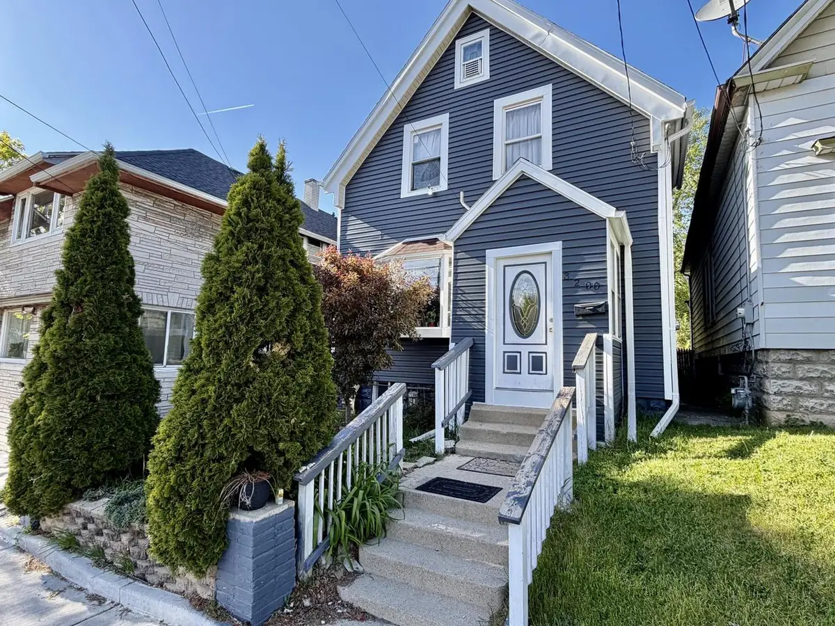 3200 Pierce STREET, Milwaukee, WI 53215 - #1