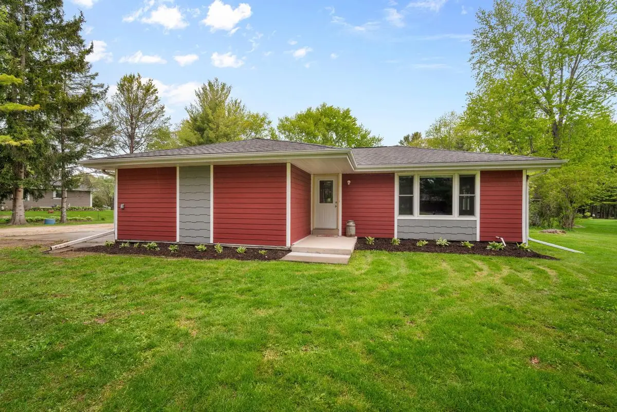 3013 El Camino DRIVE, Cedarburg, WI 53012 - #1