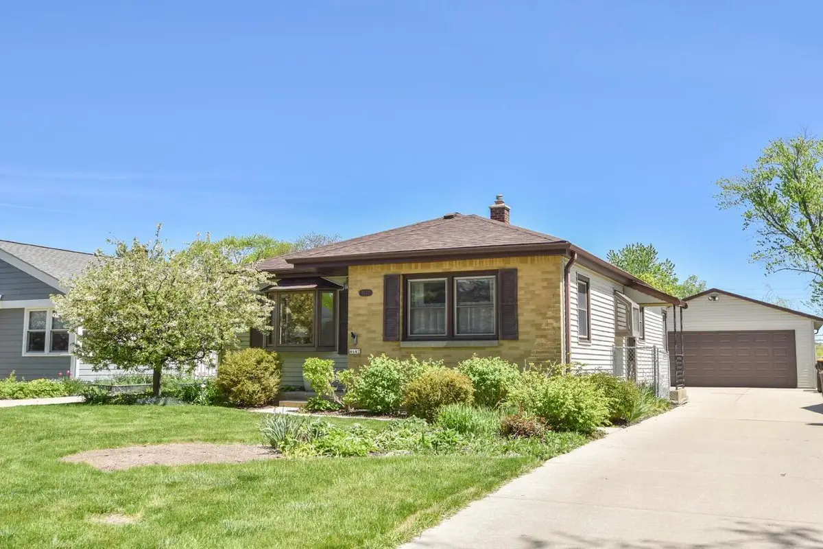 4642 101st STREET, Wauwatosa, WI 53225 - #1