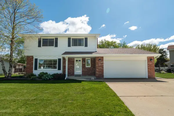 13935 Thomas DRIVE, New Berlin, WI 53151