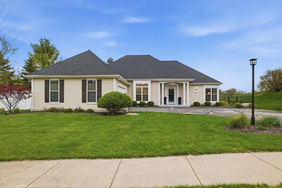 1152 River Place BOULEVARD, Waukesha, WI 53189 - #1