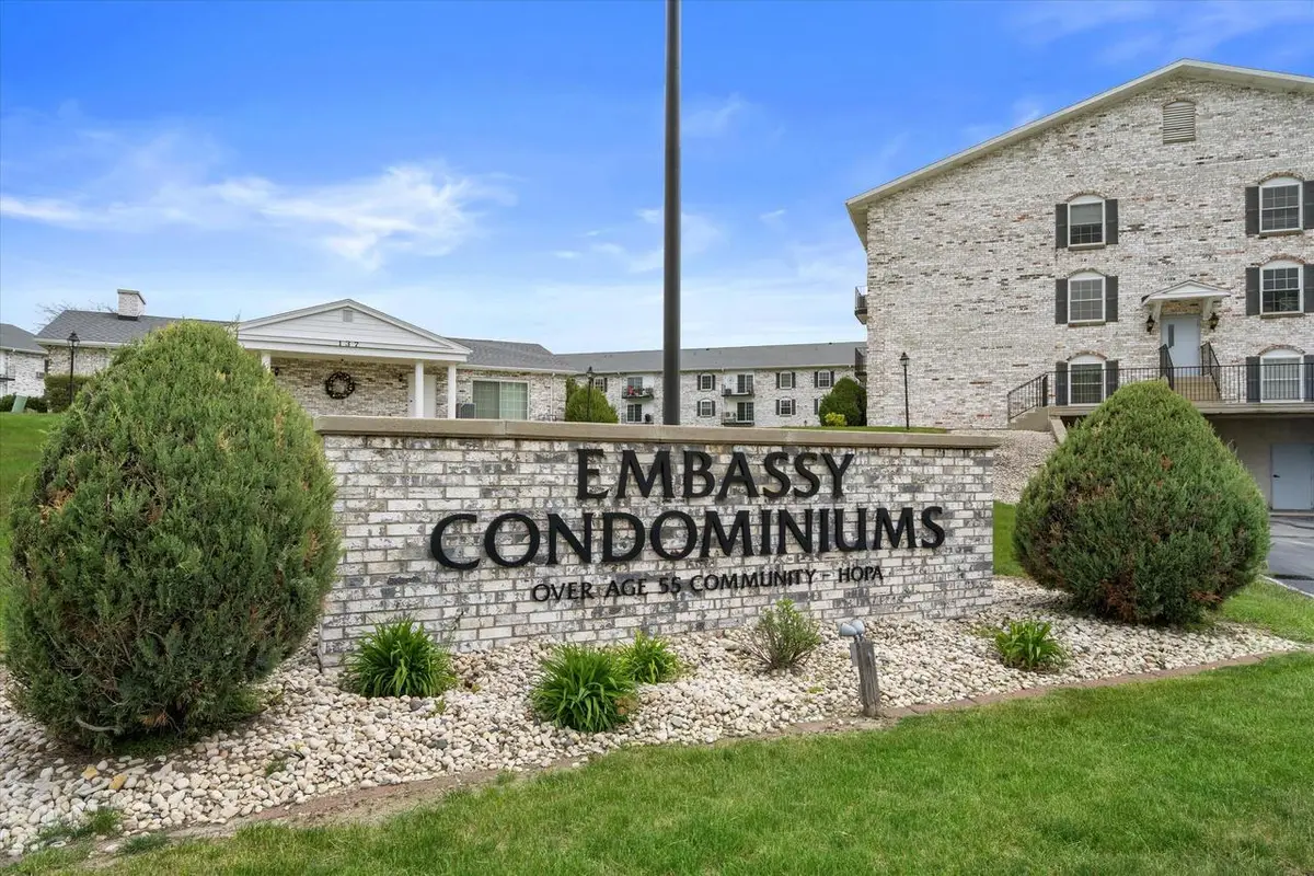 125 University DRIVE #112, West Bend, WI 53095 - #1