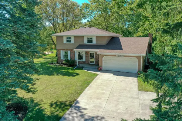 W141N5429 Van Buren DRIVE, Menomonee Falls, WI 53051