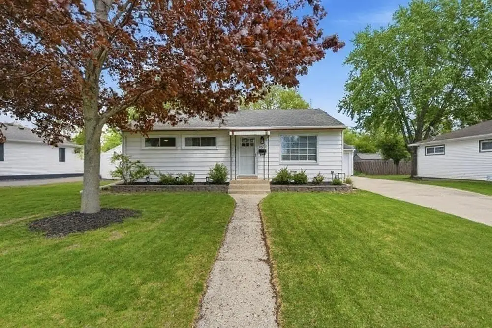 1517 Bel Ayr DRIVE, Waukesha, WI 53188 - #1