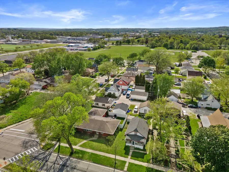 916 Grand AVENUE, Waukesha, WI 53186 - #2