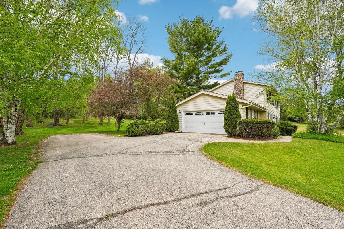 W326S7751 Squire LANE, Mukwonago, WI 53149 - #1