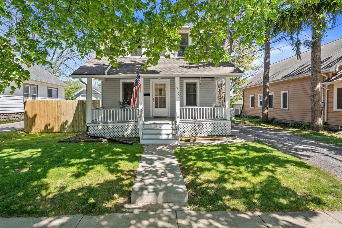 939 Greenfield AVENUE, Waukesha, WI 53186 - #1