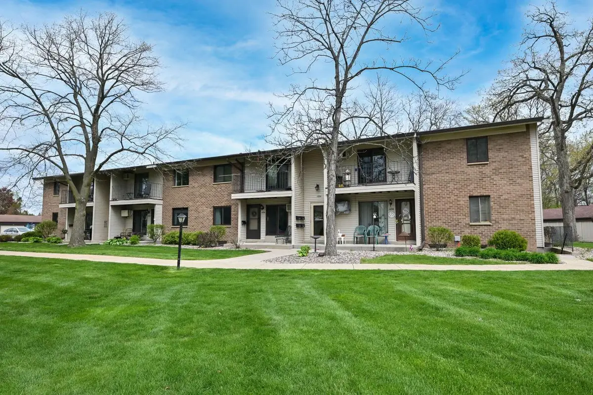 1684 Carriage LANE, New Berlin, WI 53151 - #1
