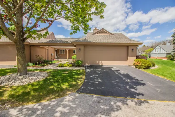 2114 W Norfolk COURT #81, Mequon, WI 53092