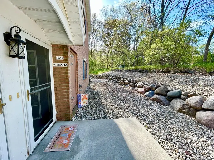 S77W19593 Lakewood DRIVE, Muskego, WI 53150 - #2