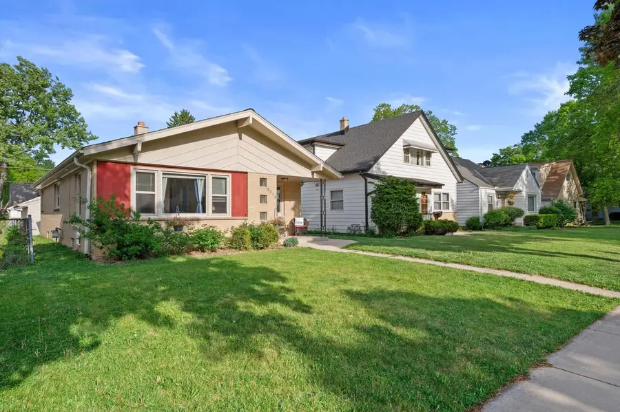 3216 N 88th STREET, Milwaukee, WI 53222 - #2