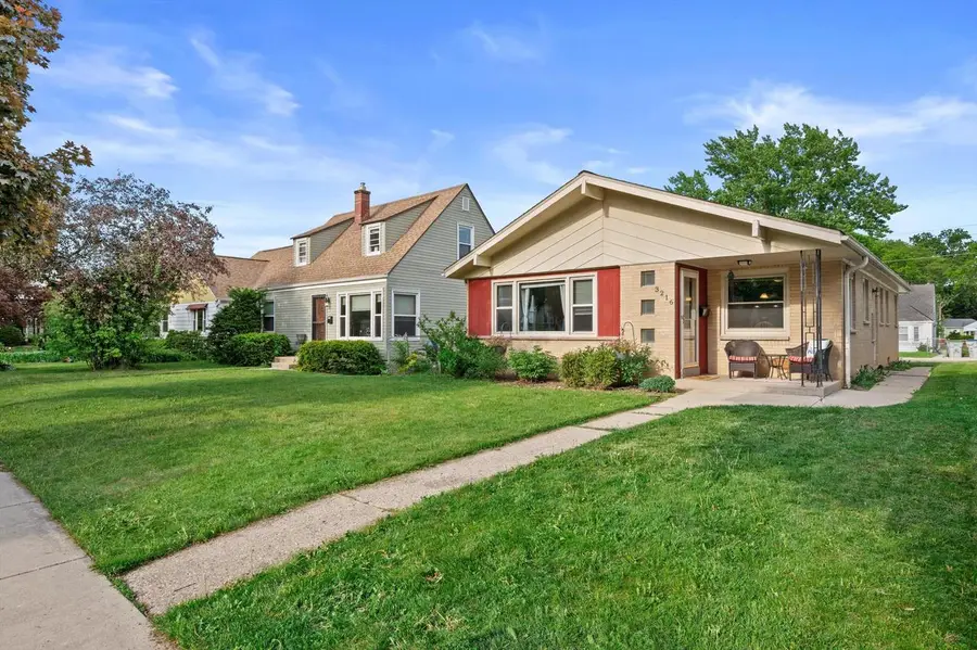 3216 N 88th STREET, Milwaukee, WI 53222 - #3