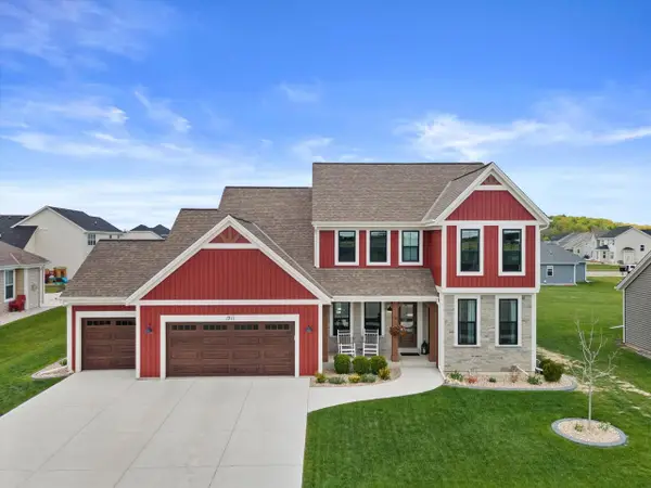 1311 Whalen DRIVE, Oconomowoc, WI 53066