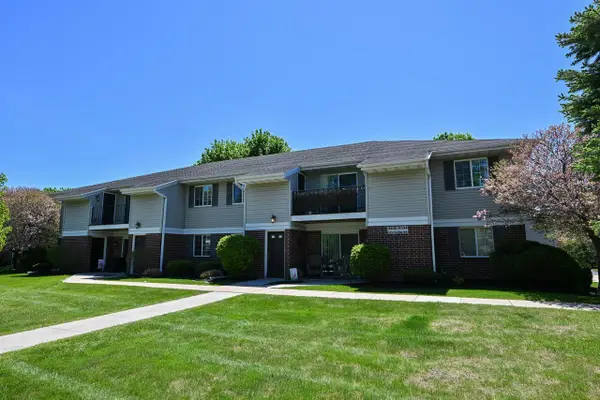 N110W16973 Ashbury CIRCLE #3, Germantown, WI 53022