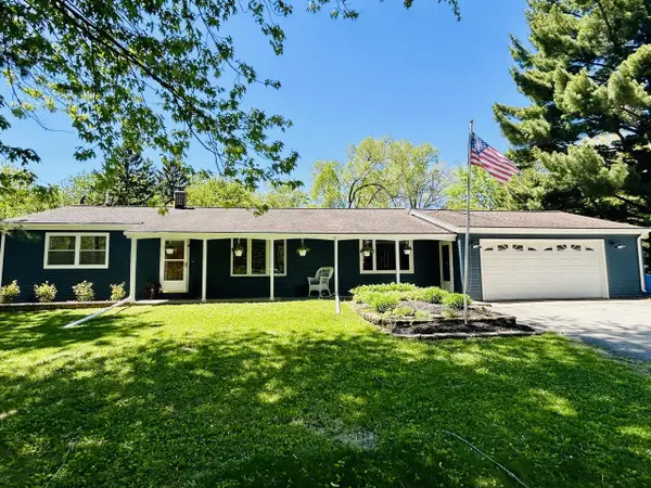 W377S3527 School Section Lake DRIVE, Dousman, WI 53118