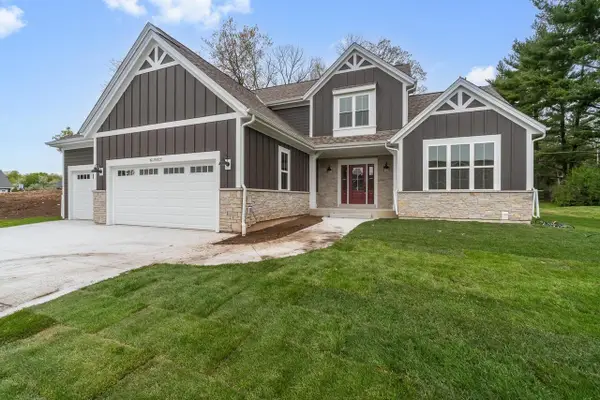 W221N3075 Greenwood ROAD, Waukesha, WI 53186