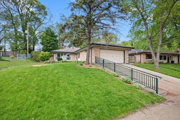 227 Hine AVENUE, Waukesha, WI 53188