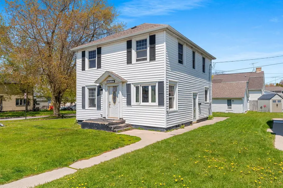 2616 Meadow LANE, Manitowoc, WI 54220 - #2