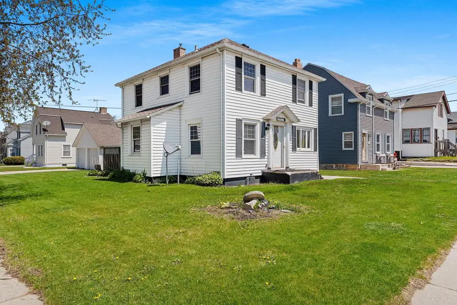 2616 Meadow LANE, Manitowoc, WI 54220 - #3