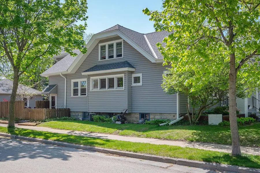 5074 N Hollywood AVENUE, Whitefish Bay, WI 53217 - #3