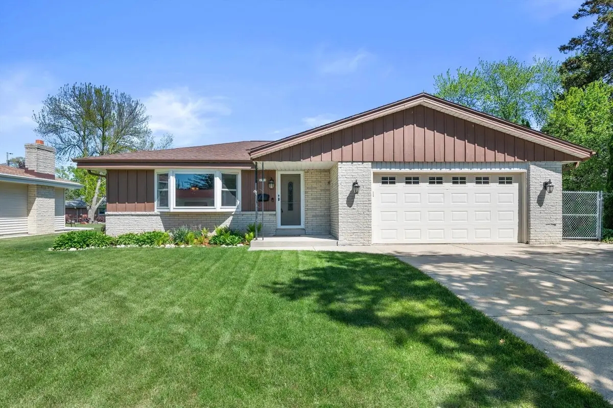 5358 Mulberry DRIVE, Greendale, WI 53129 - #1