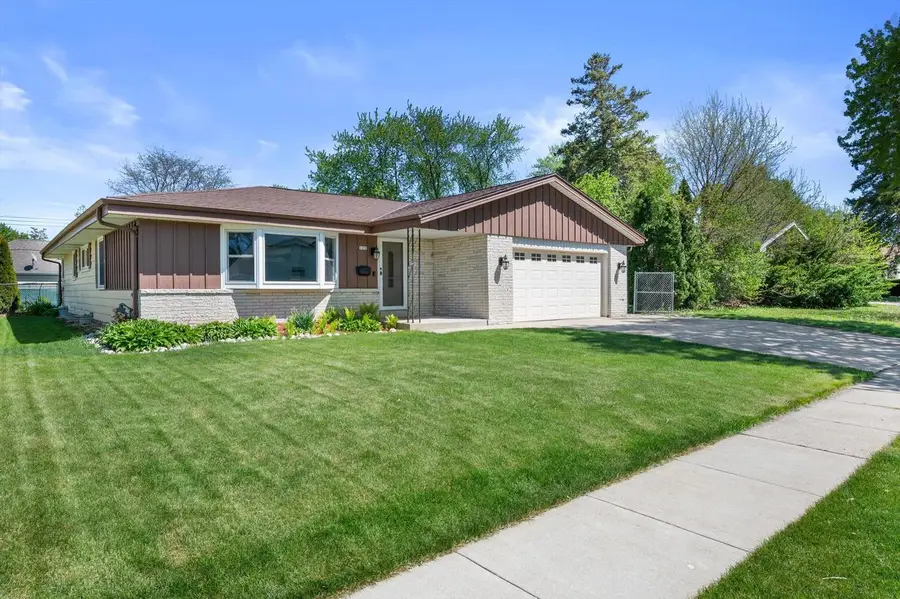 5358 Mulberry DRIVE, Greendale, WI 53129 - #2