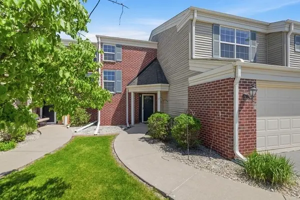 N16W26512 Golf View LANE #E, Pewaukee, WI 53072