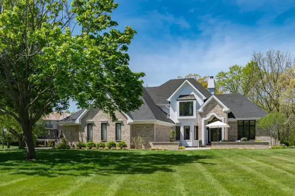 W307N2873 Fieldwood DRIVE, Pewaukee, WI 53072