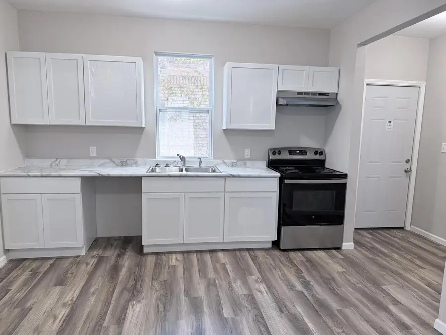 3641 N Port Washington AVENUE, Milwaukee, WI 53212 - #2