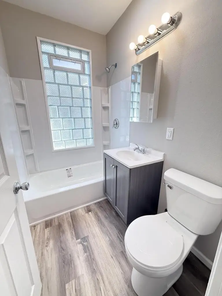 3641 N Port Washington AVENUE, Milwaukee, WI 53212 - #3