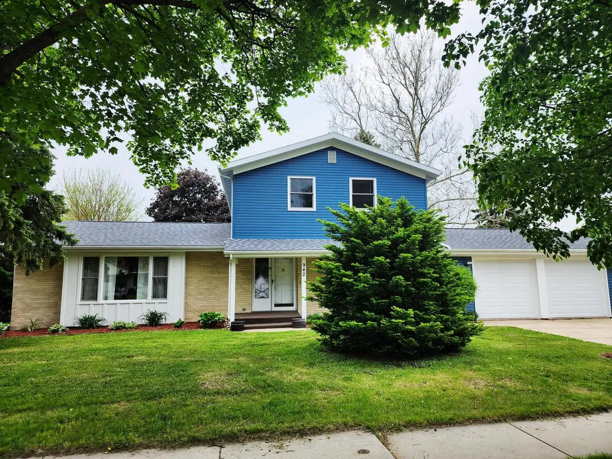 942 Mulberry STREET, Lake Mills, WI 53551 - #1