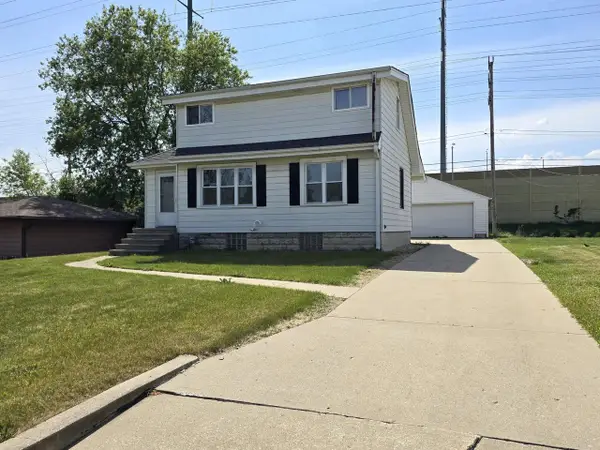 1031 S 98th STREET, West Allis, WI 53214