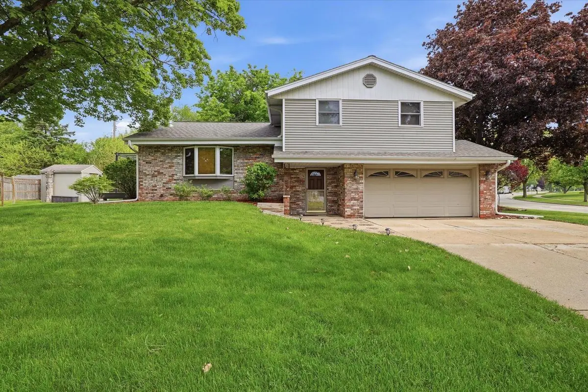 1880 Stardust DRIVE, Waukesha, WI 53186 - #1
