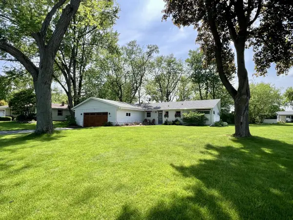 2525 Tilton LANE, Brookfield, WI 53045