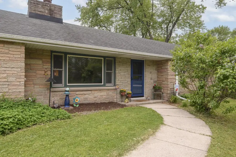 13715 W Cardinal PARKWAY, New Berlin, WI 53151 - #3