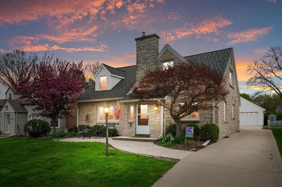 2556 N 96th STREET, Wauwatosa, WI 53226 - #1