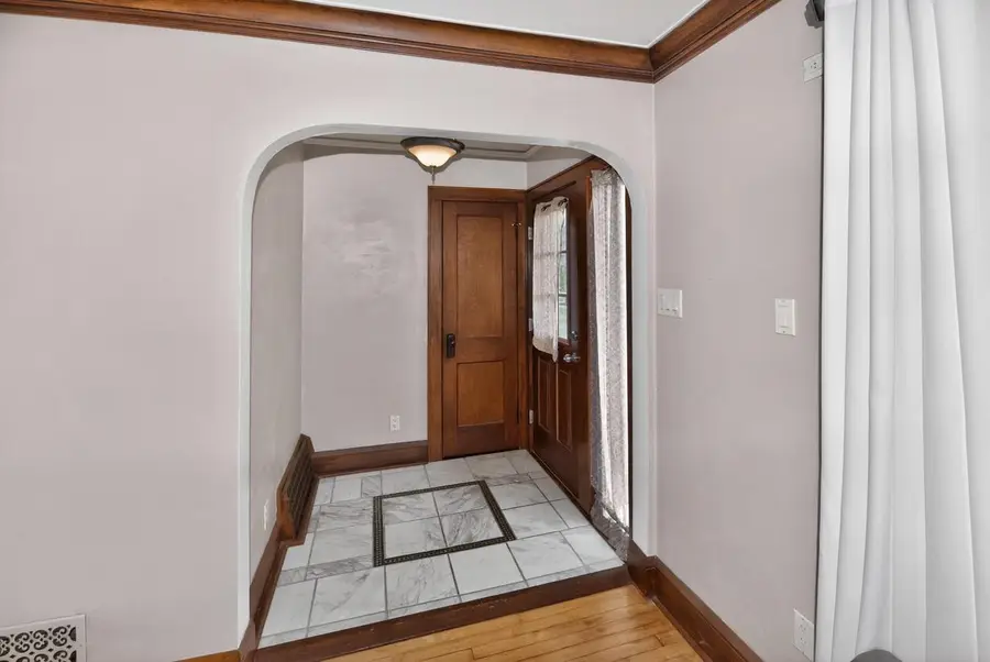 1935 E Howard AVENUE, Saint Francis, WI 53235 - #2