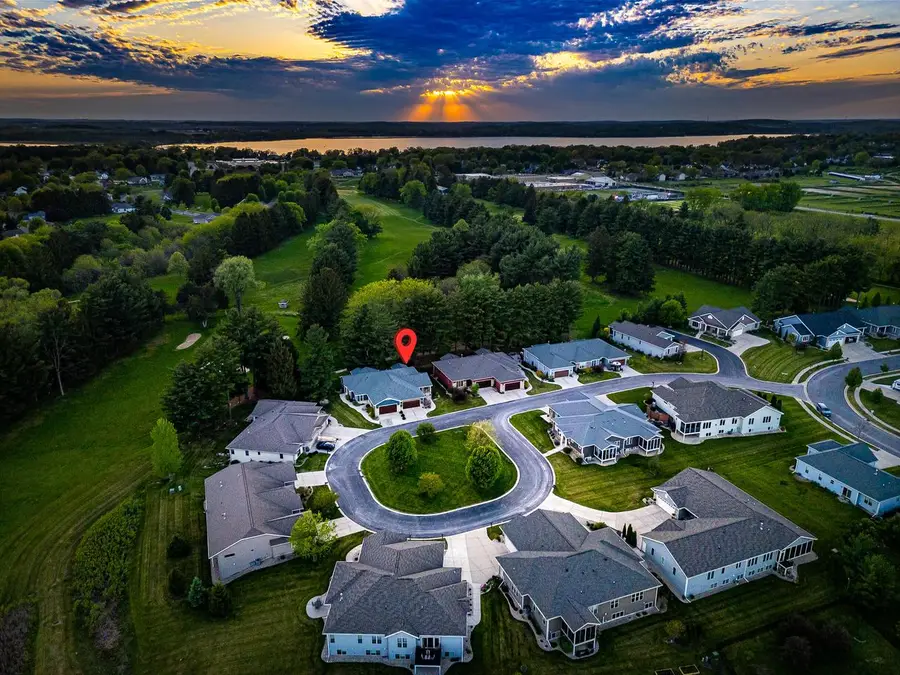901 Whispering Pines CIRCLE, Lake Mills, WI 53551 - #2