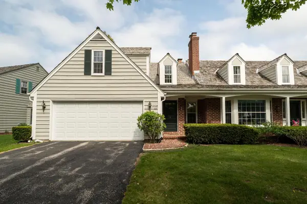 10240 N Westport CIRCLE, Mequon, WI 53092