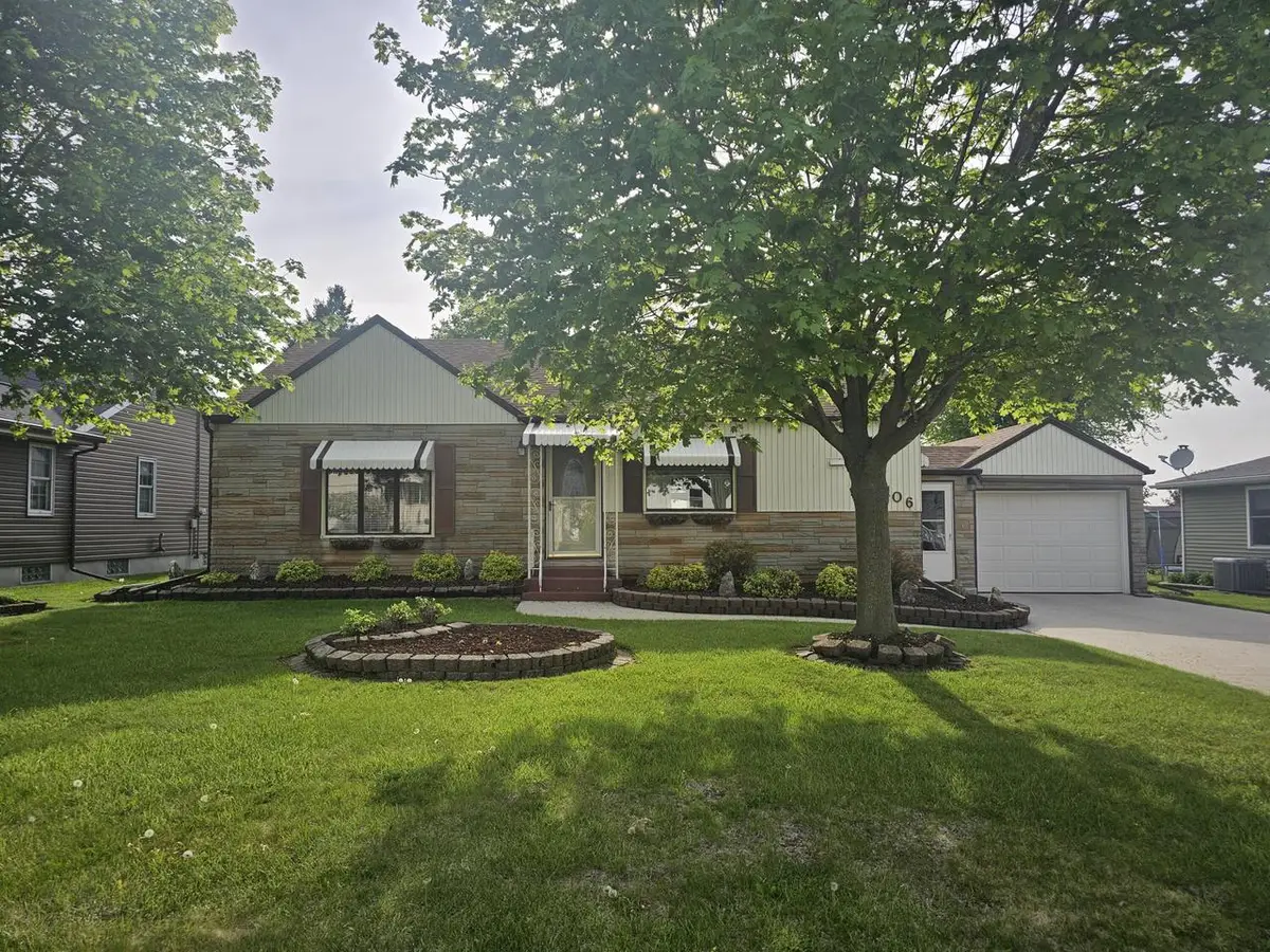 106 West COURT, Saint Nazianz, WI 54232 - #1