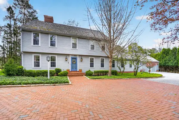125 W Glenview COURT, Mequon, WI 53092