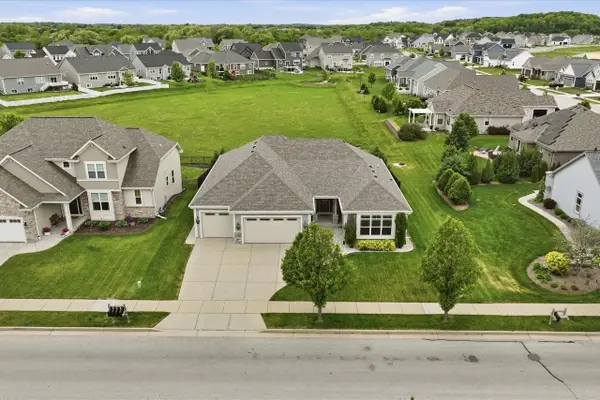 1460 Prairie Creek BOULEVARD, Oconomowoc, WI 53066