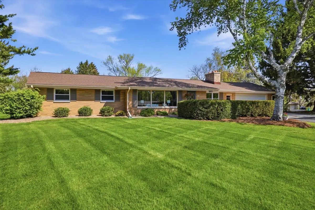 4054 Maple Grove DRIVE, Hubertus, WI 53033 - #1